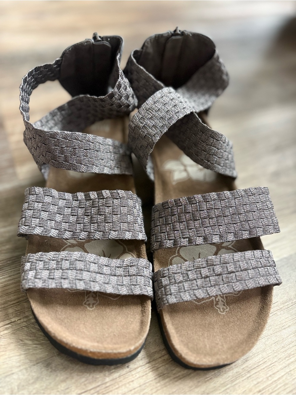 Muk Luks Women's Elle Sandal Size 11 Elastic Black Straps Low Wedge
